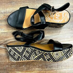 DV by Dolce Vita Black Strappy Boho Platform Open Toed Sandals Size 7 1/2